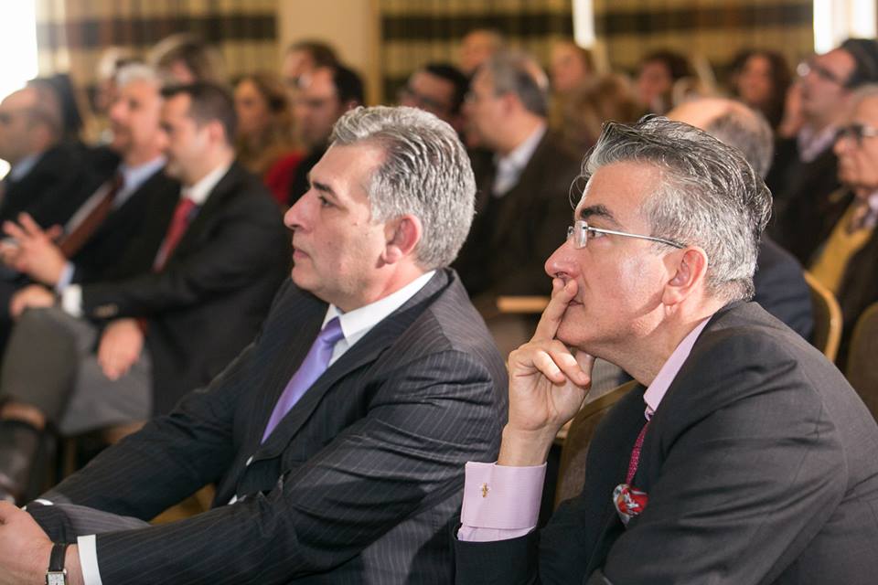 Καραμπάτσας Κωνσταντίνος, Χειρούργος οφθαλμίατρος, φωτογραφίες επί το έργω.