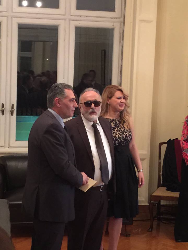Καραμπάτσας Κωνσταντίνος, Χειρούργος οφθαλμίατρος, φωτογραφίες επί το έργω.